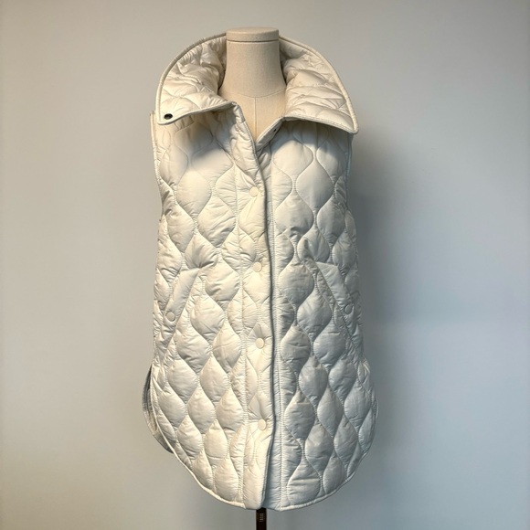 Kit and Ace Jackets & Blazers - Kit and Ace White Quilted Vest